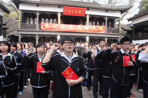 甘泉外国语中学举行2012届高三年级“十八岁成人仪式” __上海高考网