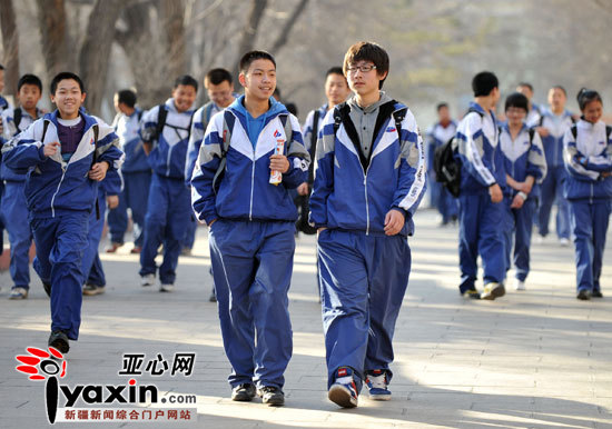 新疆乌鲁木齐市18岁青年有了“成人节” 新疆乌鲁木齐市18岁青年有了“成人节”