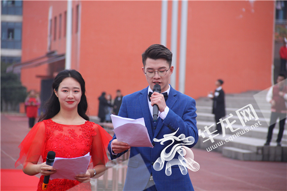 十八中两江实验中学举行成人礼 学生用传统礼仪感恩父母与老师