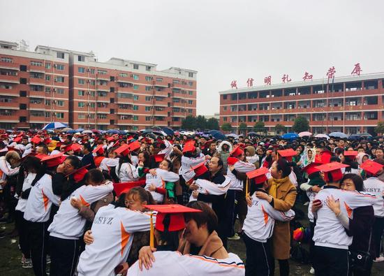 六道成人门 翻开青春新篇章