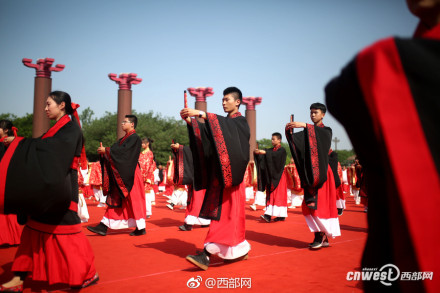 西安汉城湖举办“千名学子成人礼”