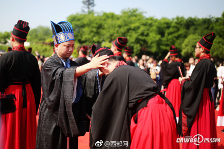 西安汉城湖举办“千名学子成人礼”