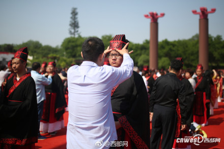 西安汉城湖举办“千名学子成人礼”