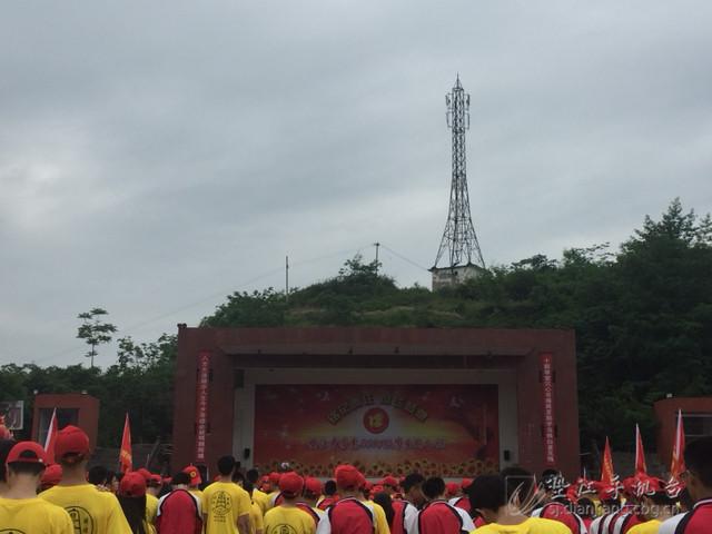 见证青春!垫江中学举行“成人礼仪式”