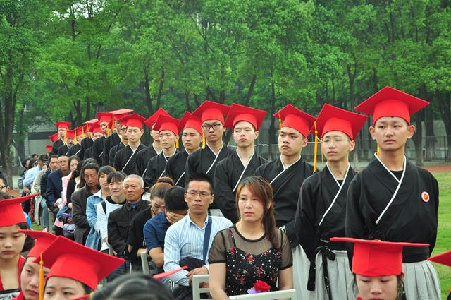 潜江市竹根滩高级中学举办2018届学生成人礼仪式