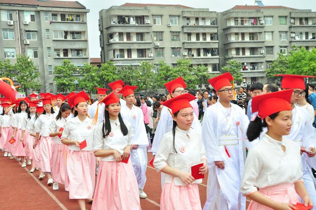 潜江市竹根滩高级中学举办2018届学生成人礼仪式