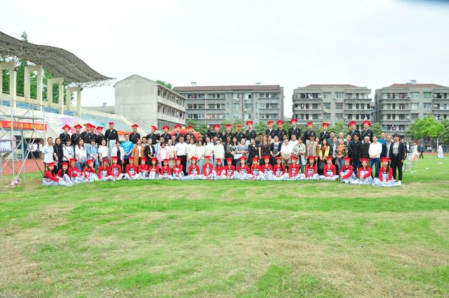 潜江市竹根滩高级中学举办2018届学生成人礼仪式