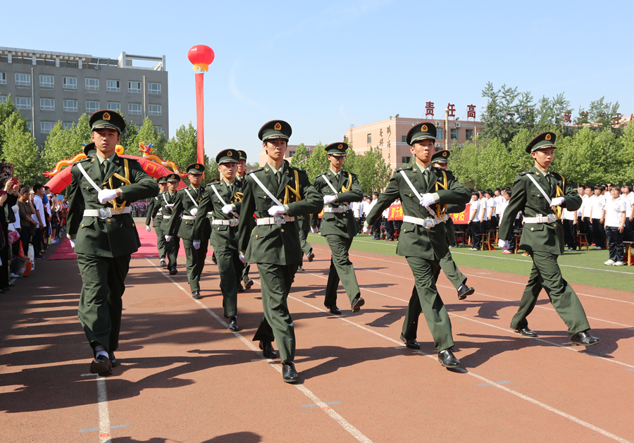 升国旗仪式学生许下成人心愿