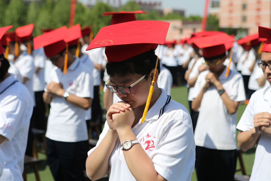 升国旗仪式学生许下成人心愿