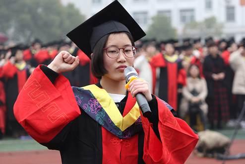 潜江中学举行2019届高考百日誓师大会暨成人礼仪式