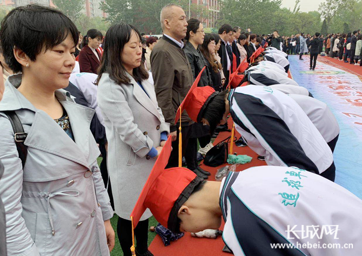 追梦新时代 河北衡水中学举行十八岁成人礼活动